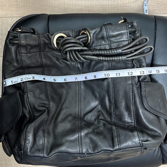 Michael Kors Black and Gold Leather Bag Zip Close Inside Outside Pockets - Picture 12 of 13